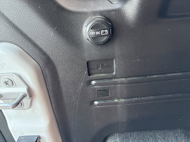 Used 2023 Jeep Wrangler Unlimited Sahara AWD/4WD image 39
