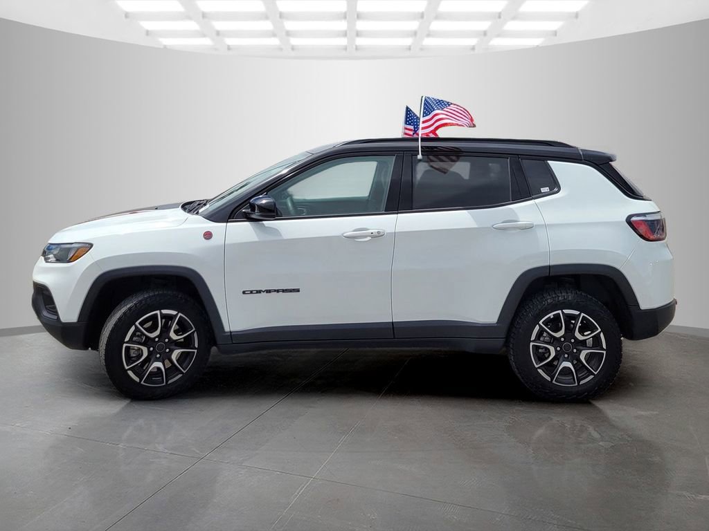 Used 2025 Jeep Compass Trailhawk image 7