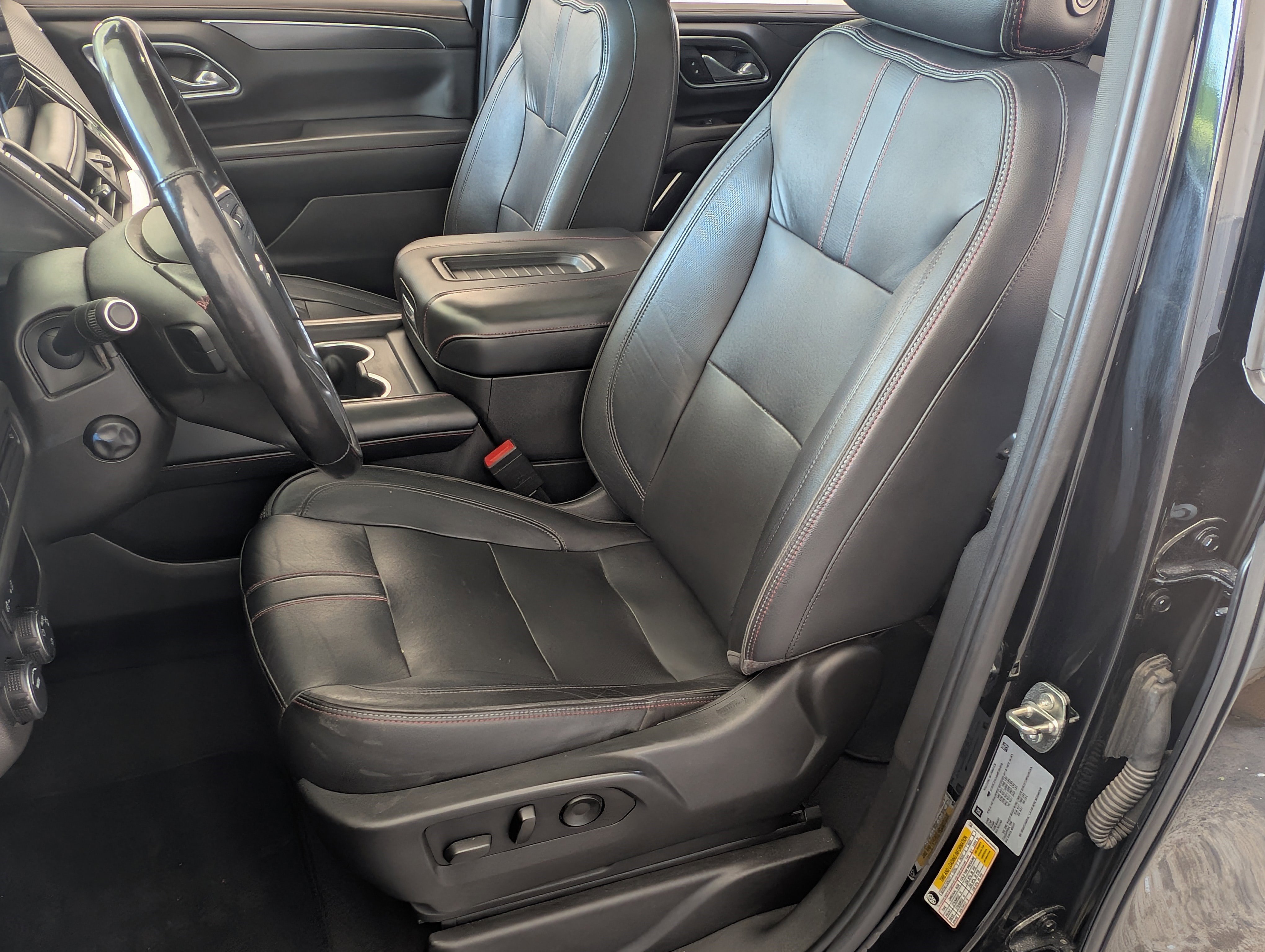 Used 2021 Chevrolet Suburban RST w/ Luxury Package RWD image 17