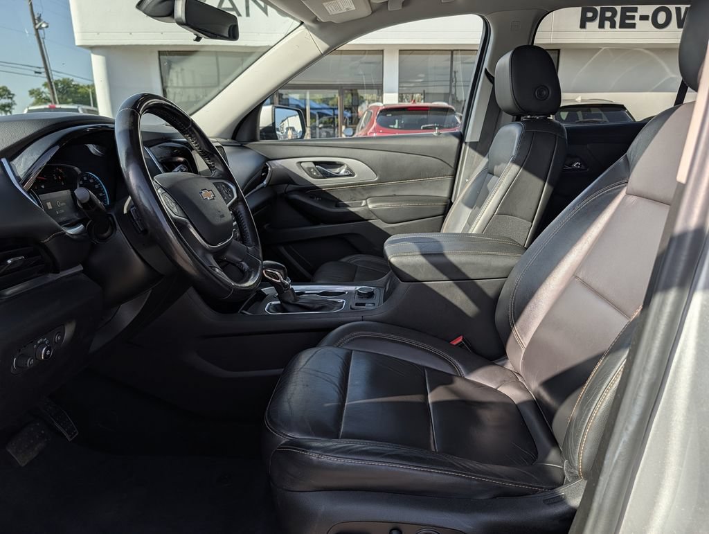 Used 2021 Chevrolet Traverse LT w/ LT Premium Package FWD image 27