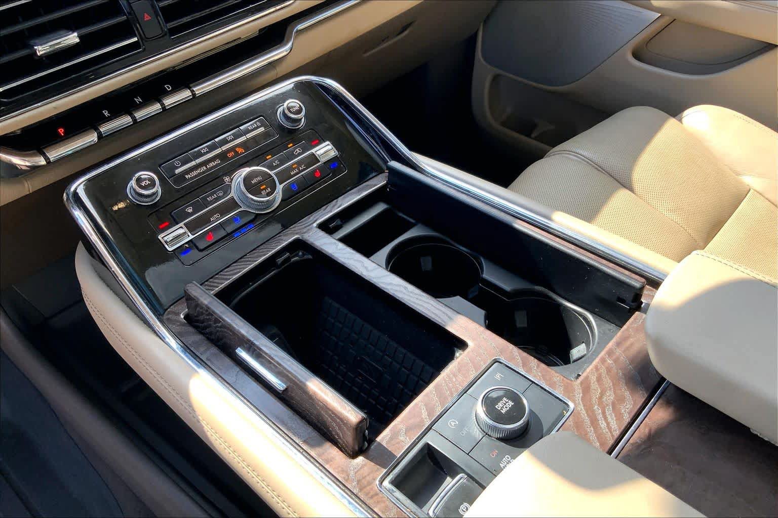 Used 2022 Lincoln Navigator Reserve AWD/4WD image 17
