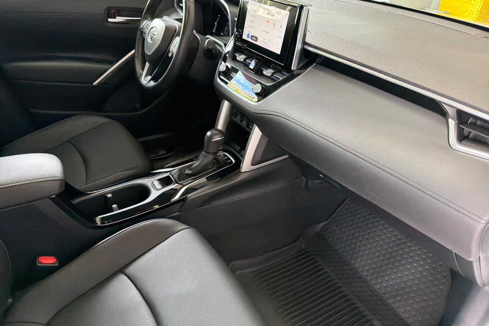 Used 2024 Toyota Corolla Cross XLE w/ Convenience Package FWD image 17