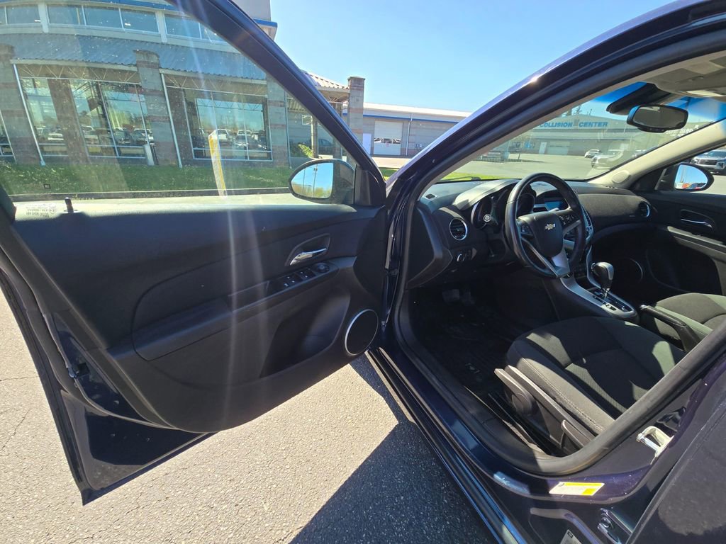 Used 2011 Chevrolet Cruze LT FWD image 15