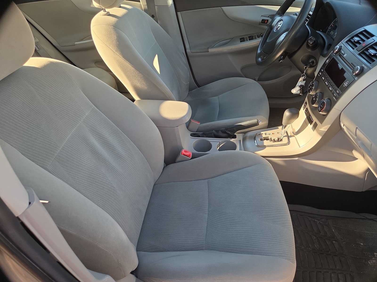 Used 2011 Toyota Corolla LE FWD image 19