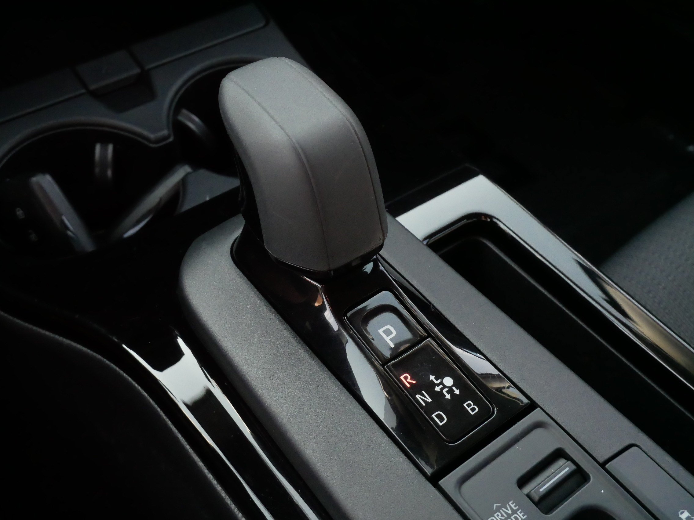 Certified 2025 Toyota Prius LE FWD image 25