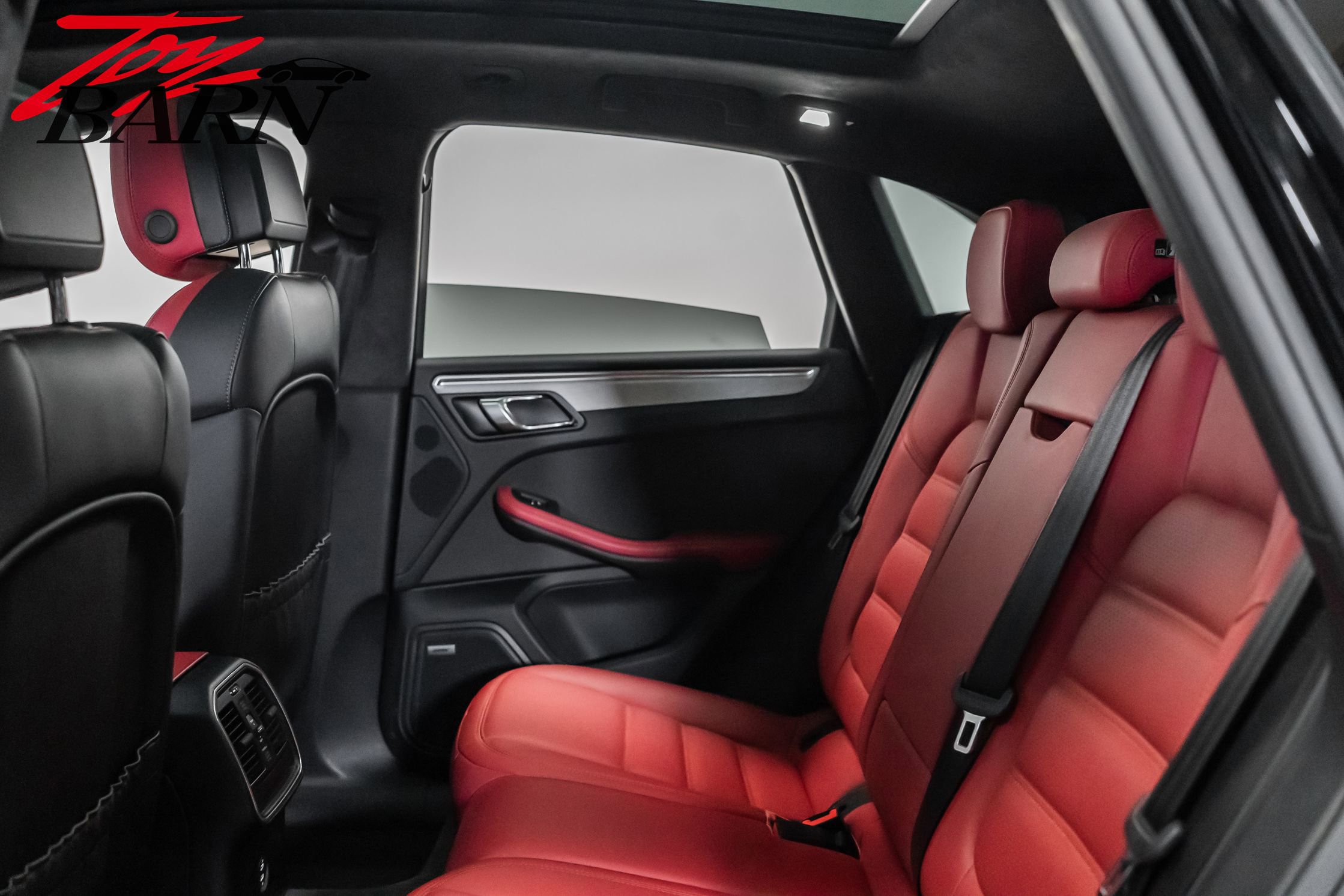 Used 2020 Porsche Macan Turbo image 48