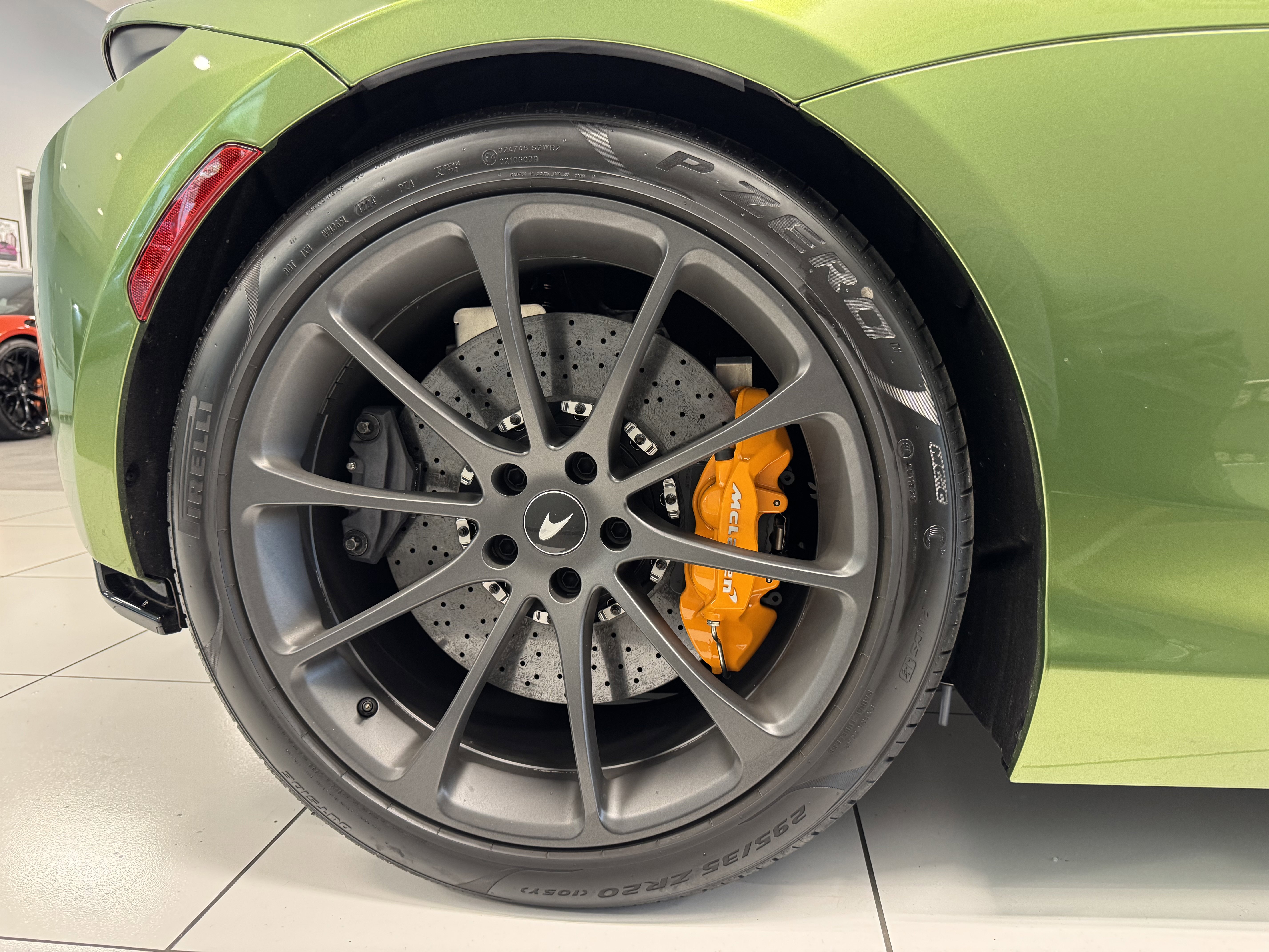 Used 2025 McLaren Artura Spider image 21