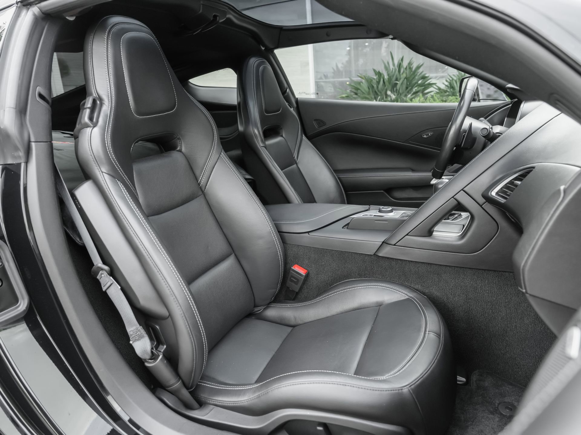 Used 2019 Chevrolet Corvette Stingray Coupe w/ Carbon Flash Badge Package RWD image 35
