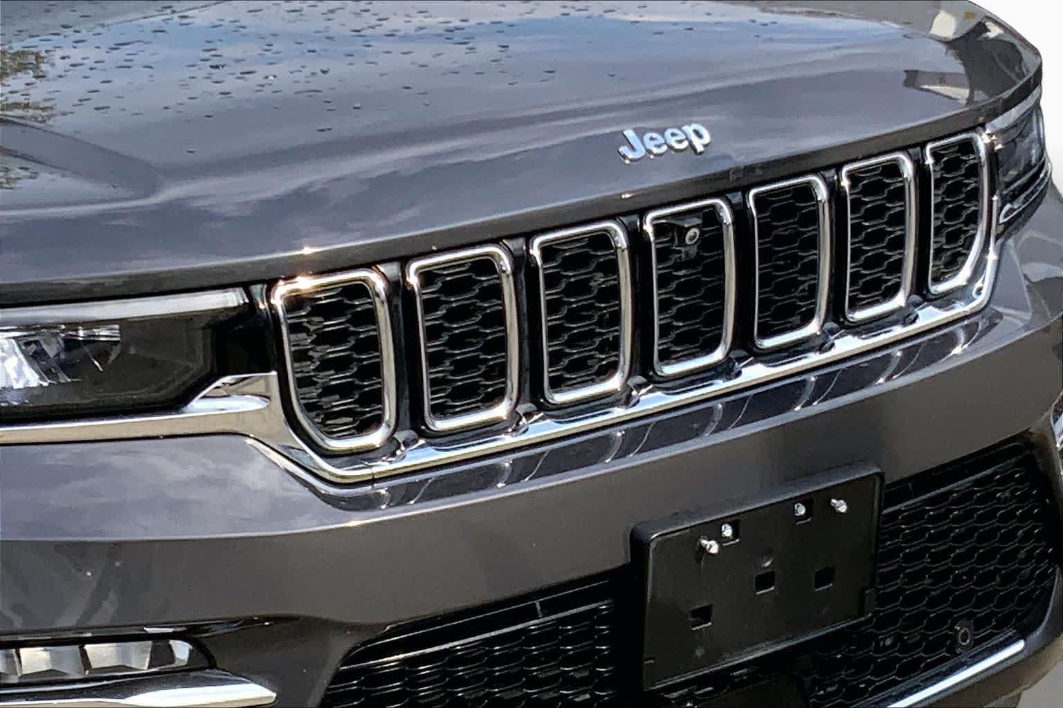 Used 2023 Jeep Grand Cherokee Limited w/ Luxury Tech Group II RWD image 27