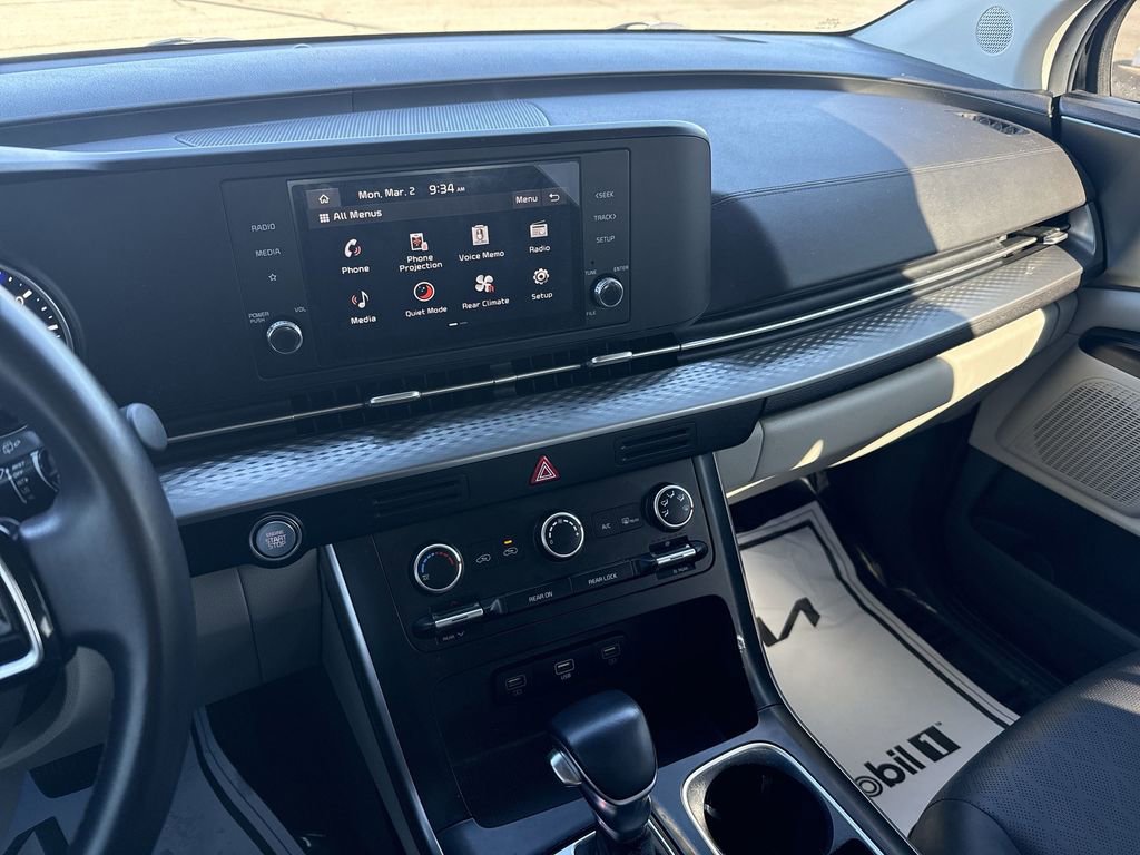 Used 2024 Kia Carnival LX image 19