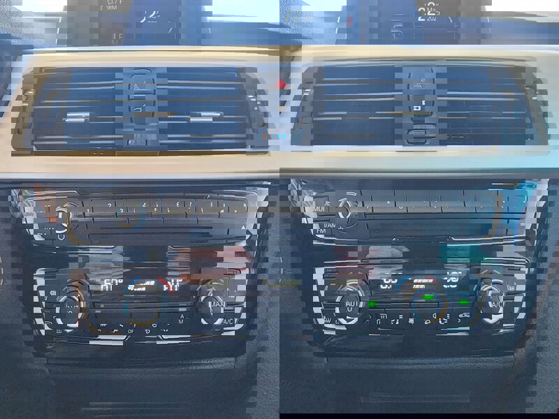 Used 2018 BMW 320i Sedan w/ Convenience Package image 38