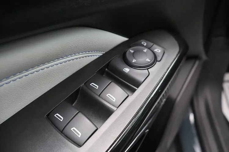 Used 2025 Chevrolet Trax LT FWD image 21