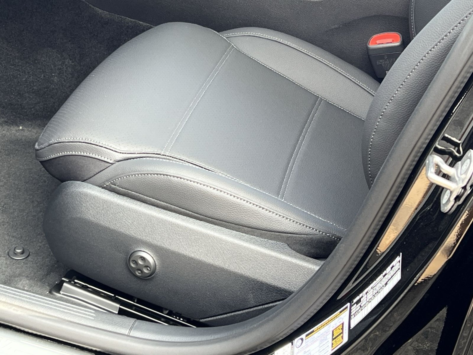 New 2027 Mercedes-Benz C 300 4MATIC Sedan image 19