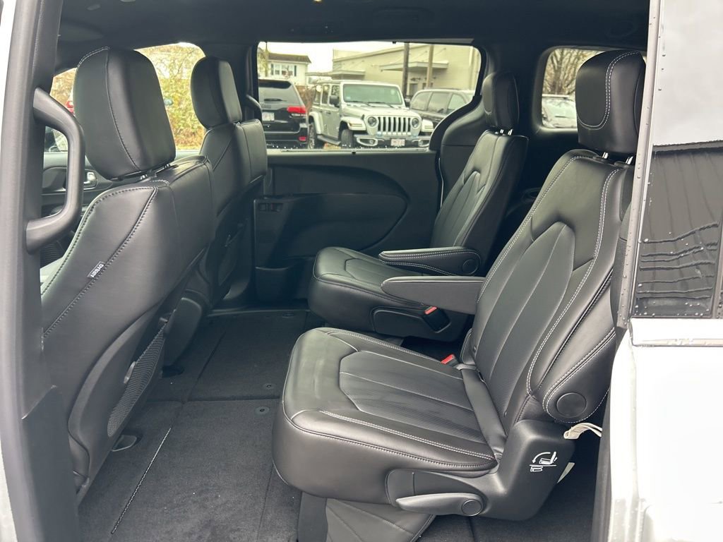New 2026 Chrysler Voyager LX image 32