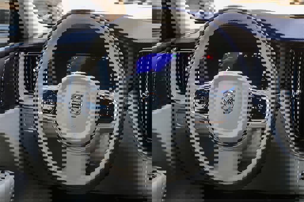 Used 2024 Volvo XC60 B5 Ultimate image 15