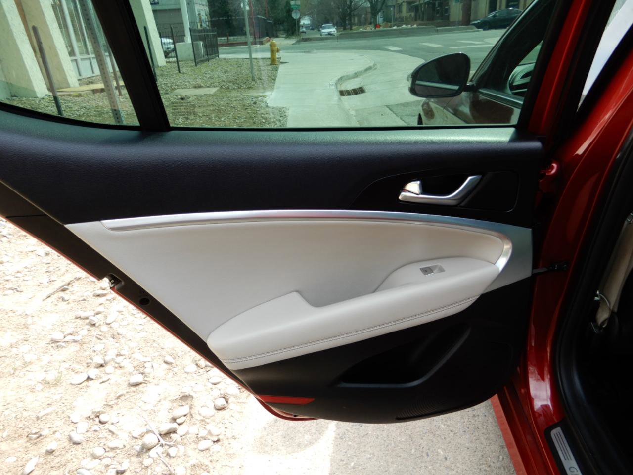 Used 2022 Genesis G70 2.0T image 22