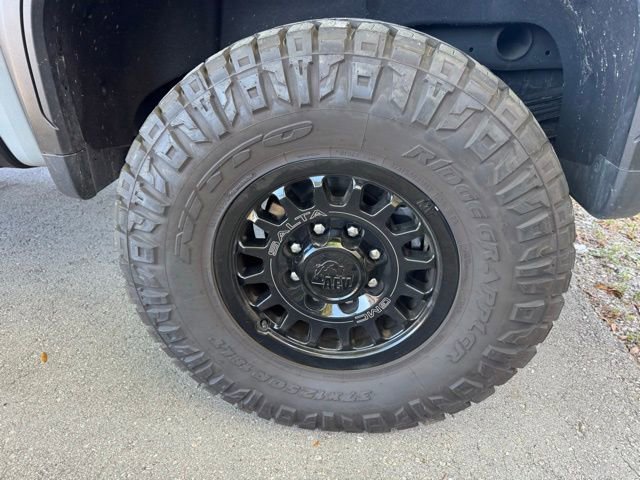 Used 2024 GMC Sierra 2500 AT4X w/ AT4X AEV Edition image 11