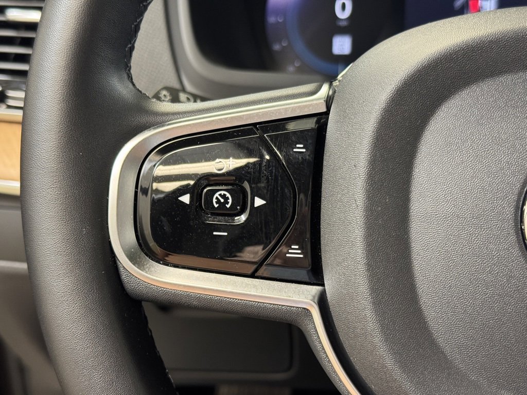 Used 2024 Volvo XC90 B5 Plus image 36