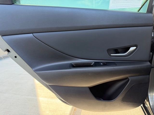 Used 2025 Hyundai Elantra Limited image 18