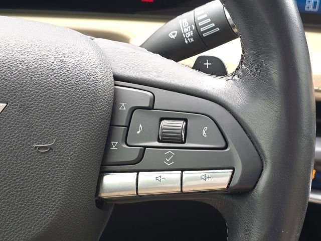 Used 2024 Cadillac XT4 Luxury w/ Cold Weather Package image 32