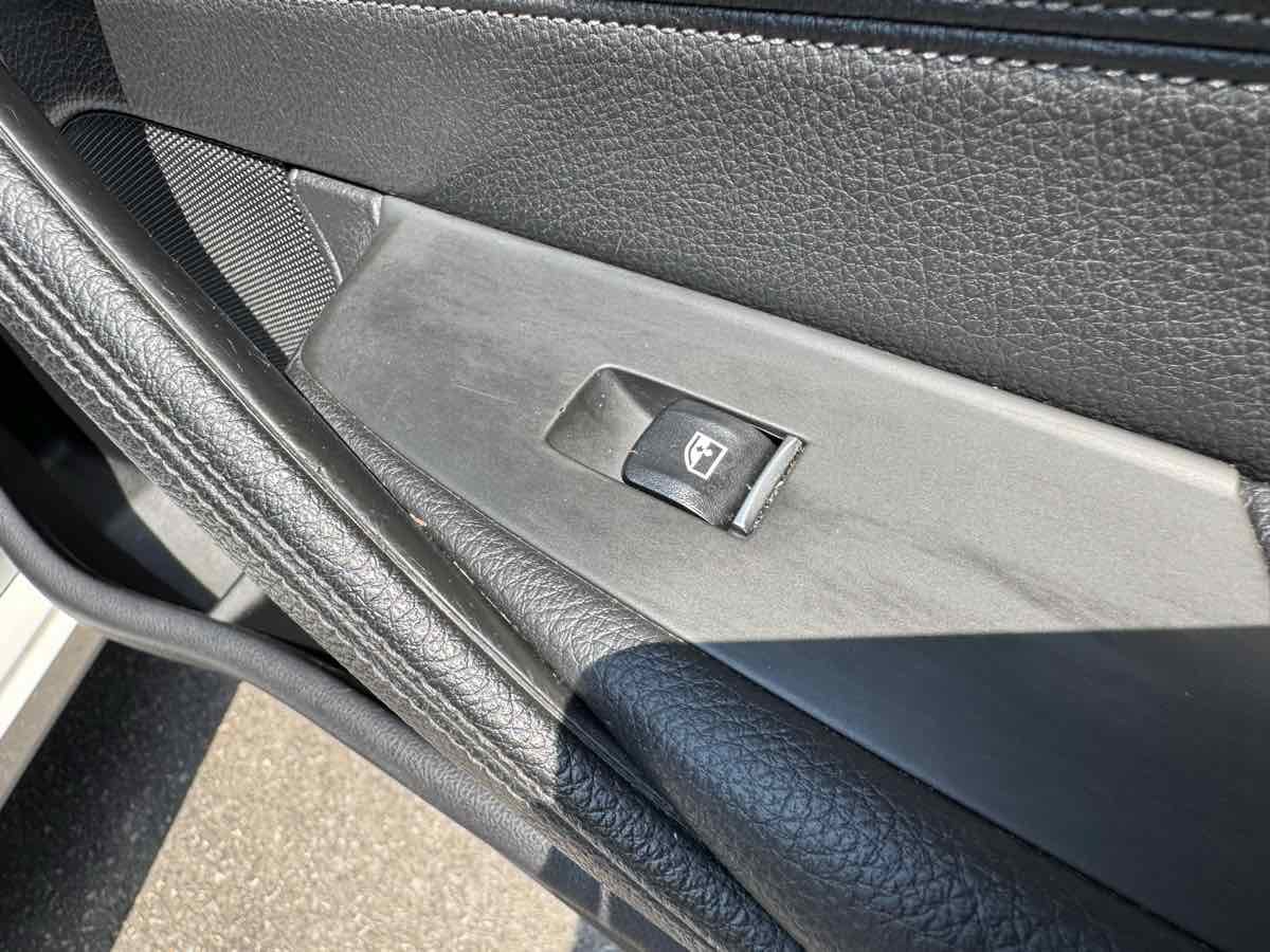 Used 2019 BMW 530i w/ Convenience Package RWD image 33