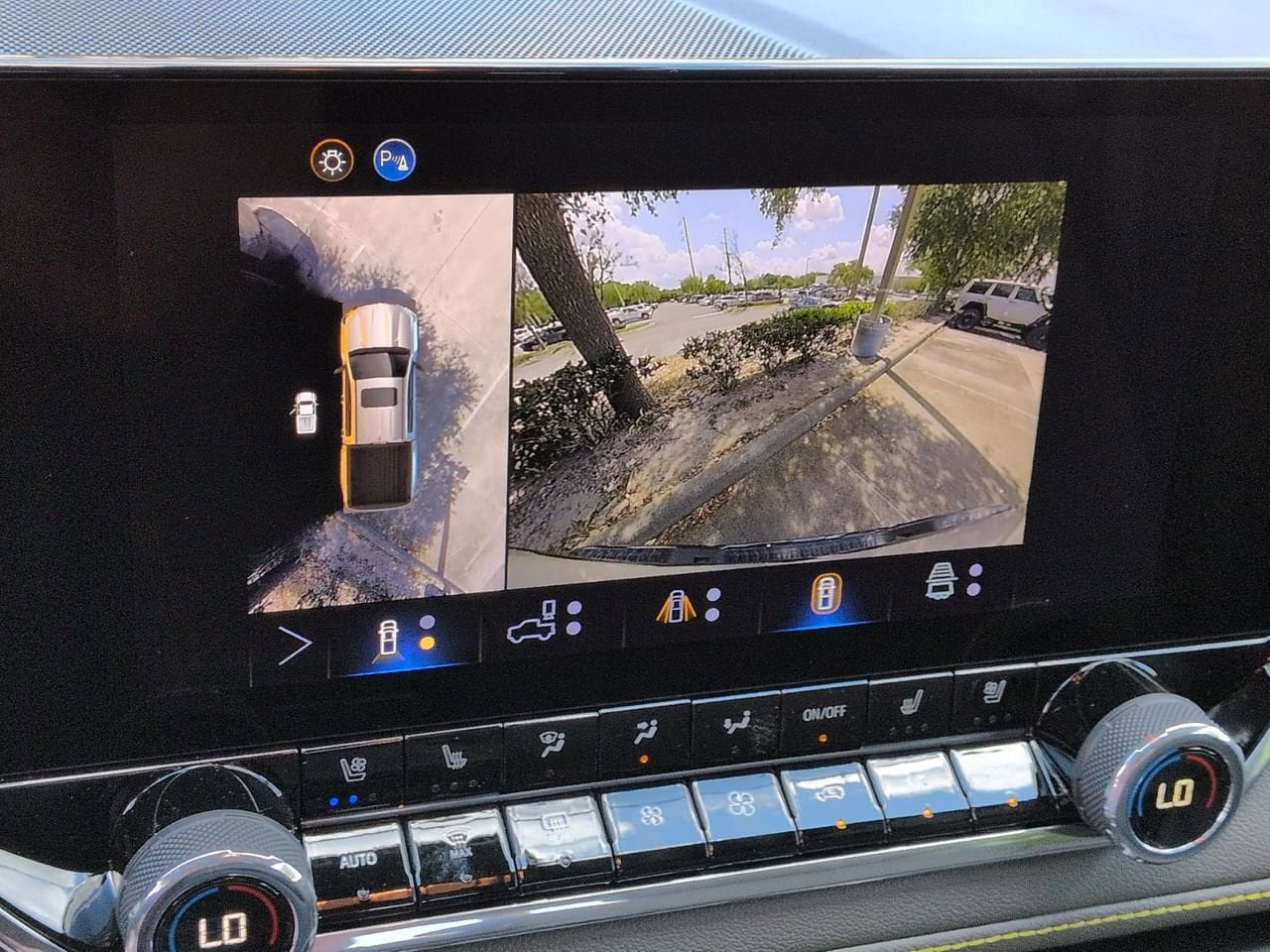 New 2026 Chevrolet Colorado ZR2 w/ Technology Package AWD/4WD image 17