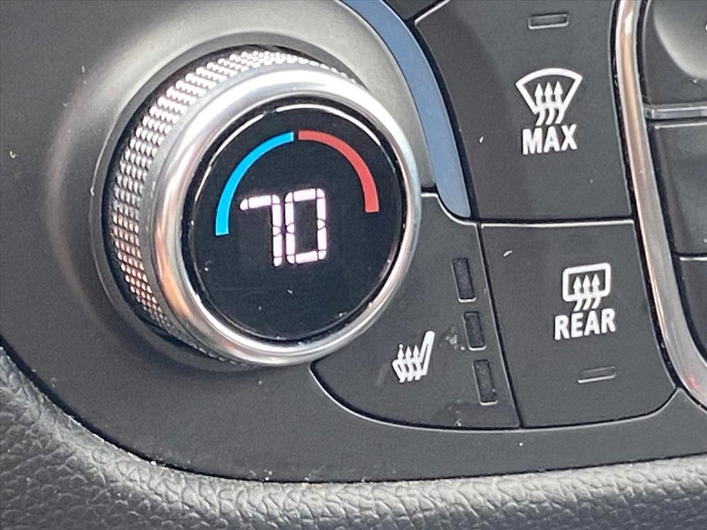 Used 2020 Chevrolet Equinox LT w/ Driver Convenience Package image 18