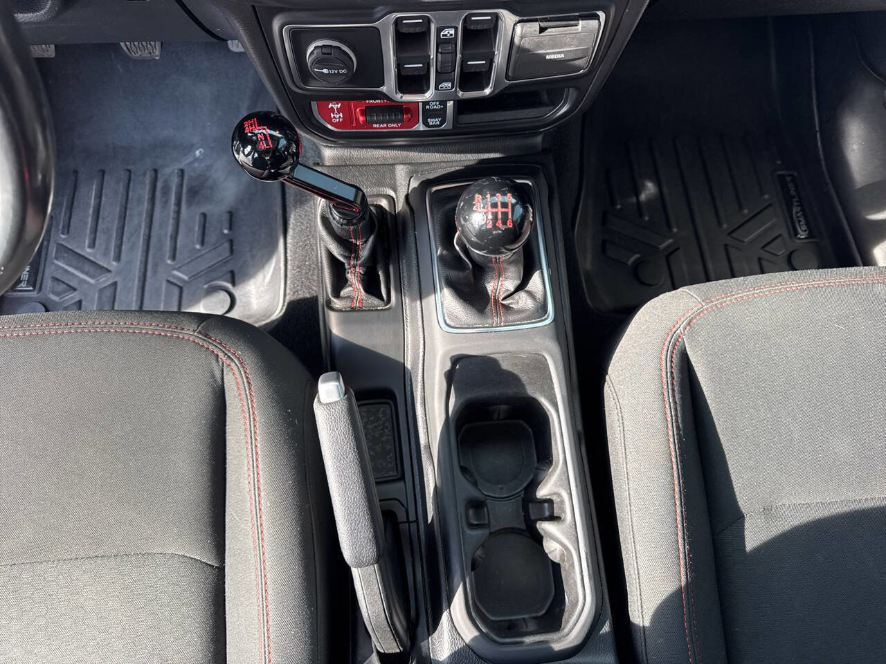 Used 2020 Jeep Gladiator Rubicon w/ Cold Weather Group image 17