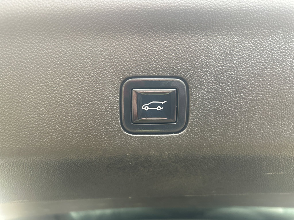 Used 2022 Chevrolet Suburban Premier image 10