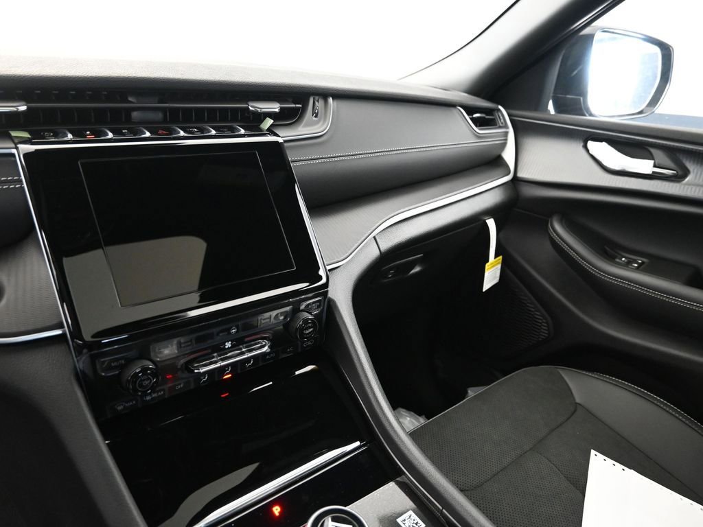 New 2025 Jeep Grand Cherokee L Altitude image 24