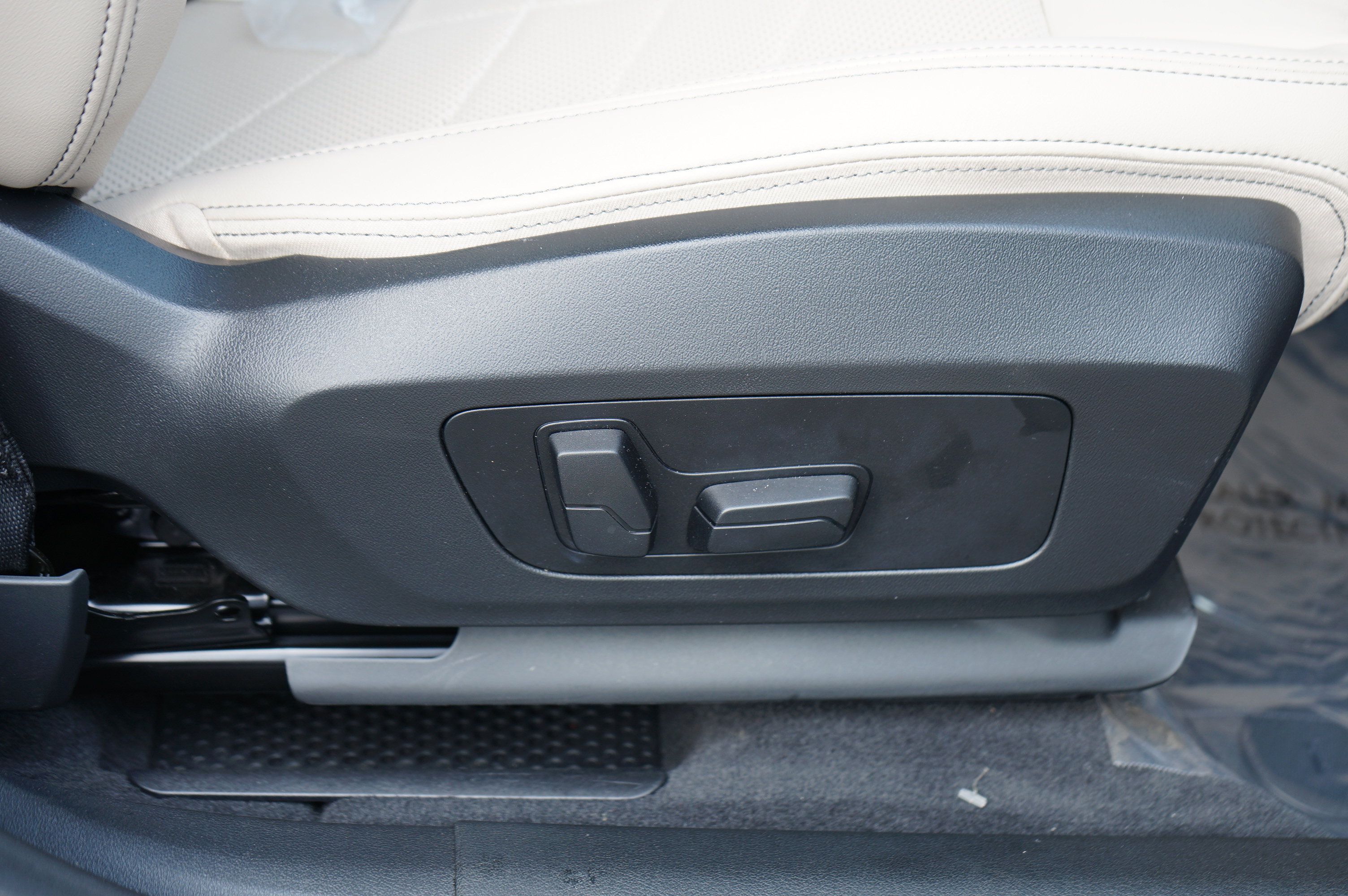 Used 2025 BMW X2 xDrive28i w/ Convenience Package image 27