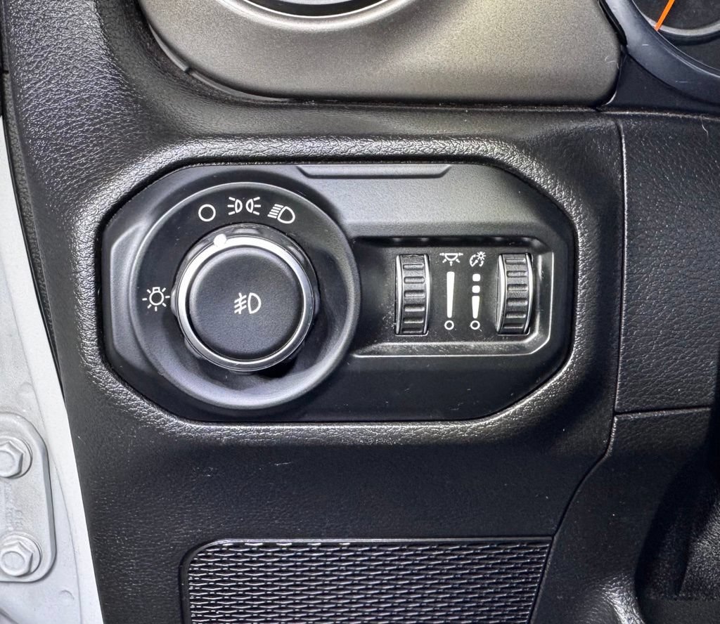 Used 2018 Jeep Wrangler Sport AWD/4WD image 23