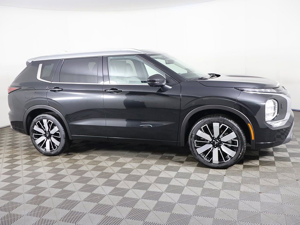 New 2025 Mitsubishi Outlander SEL image 23