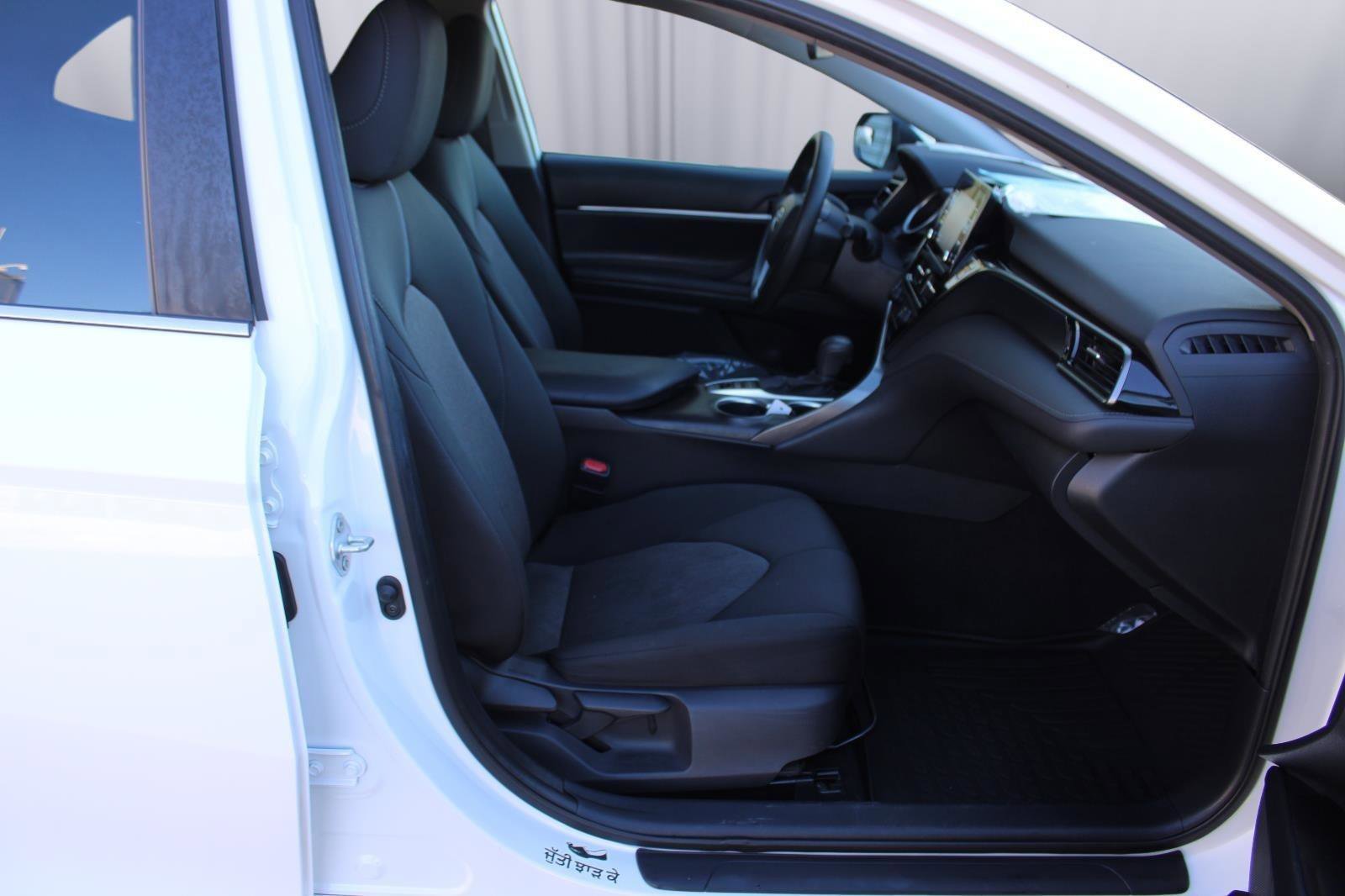 Used 2021 Toyota Camry LE image 31