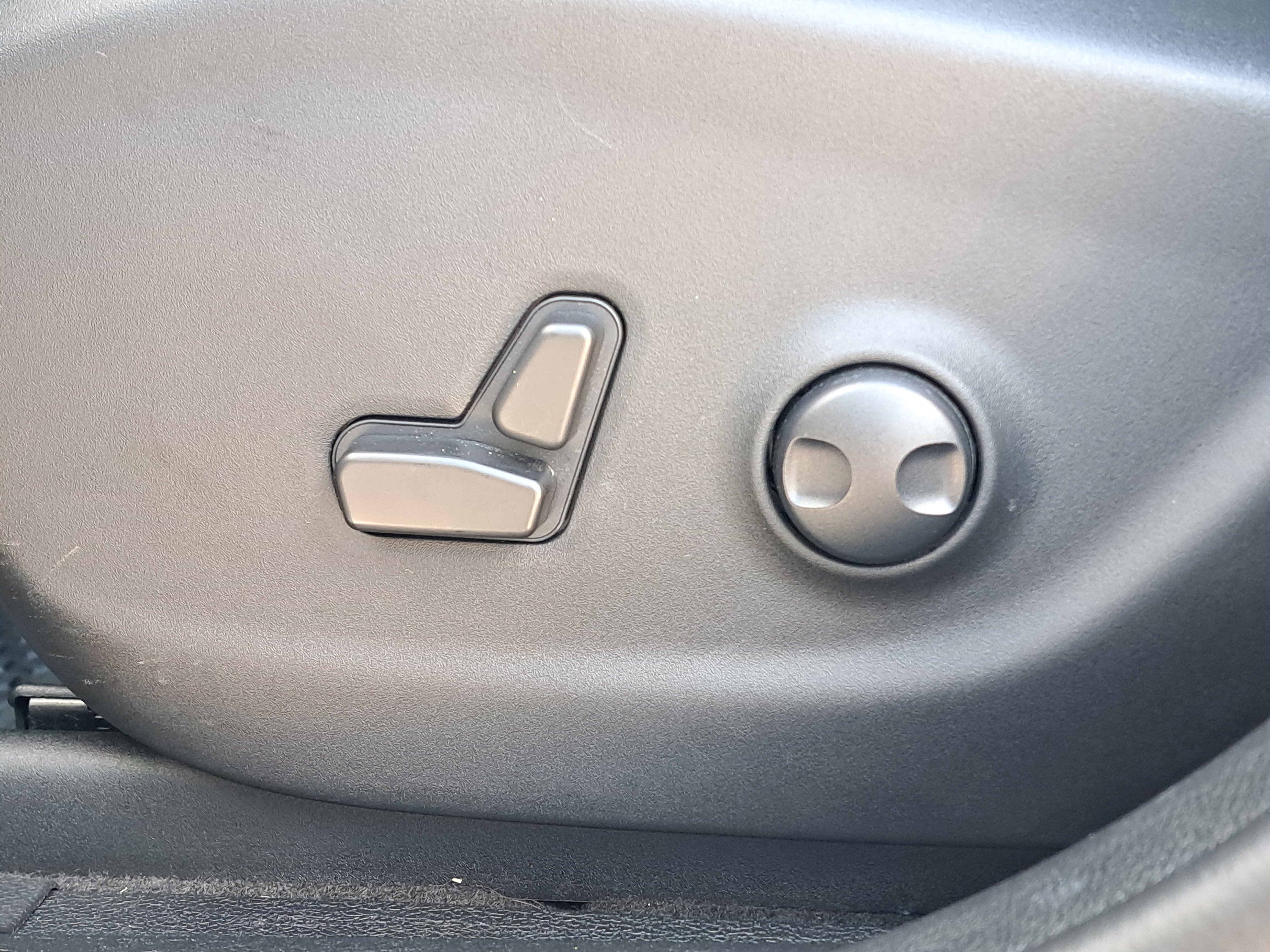 Used 2022 Jeep Cherokee Trailhawk w/ Premium Leather Package image 14