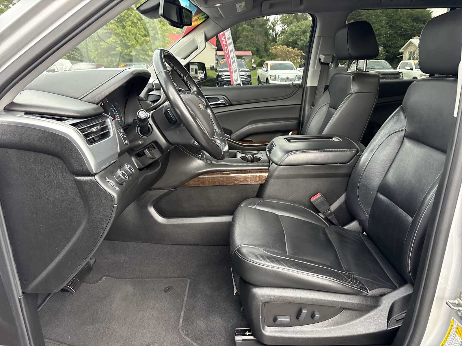 Used 2019 Chevrolet Suburban LT AWD/4WD image 18
