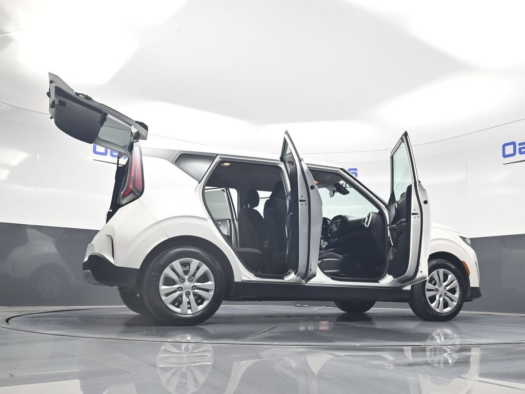 Used 2023 Kia Soul LX FWD image 55