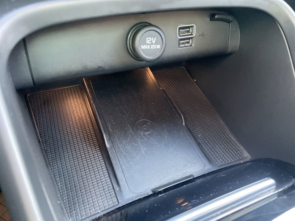 Used 2021 Volvo XC40 T5 R-Design w/ Advanced Package image 32