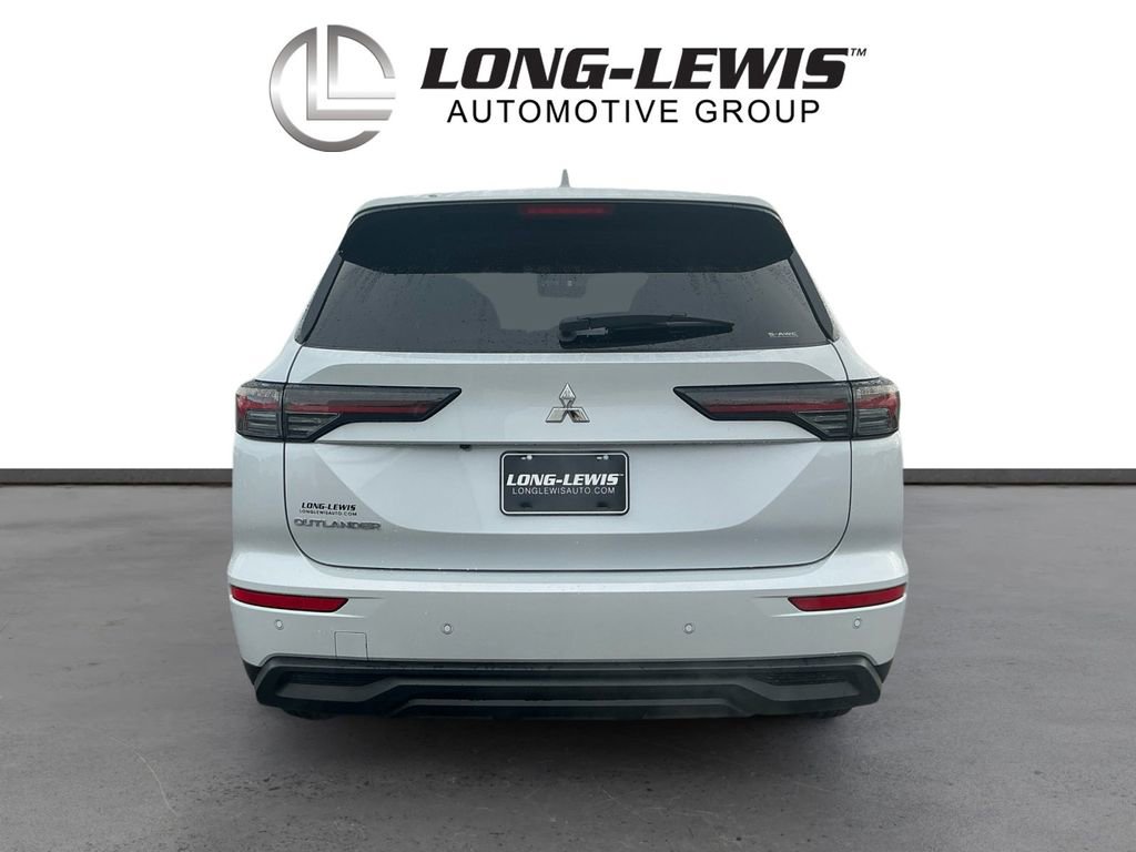 Used 2025 Mitsubishi Outlander ES image 4