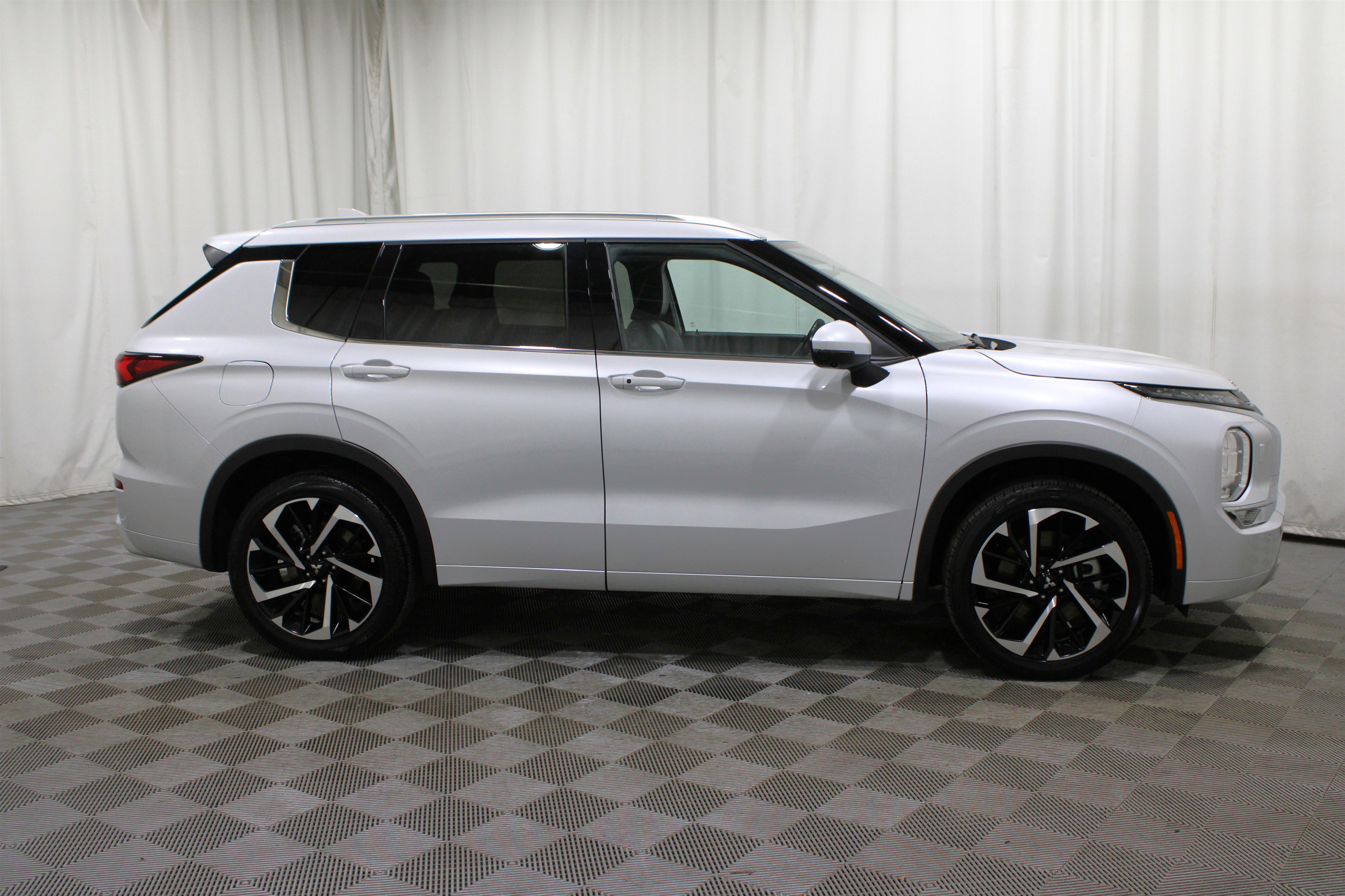 Used 2024 Mitsubishi Outlander SEL image 37