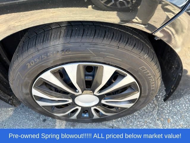 Used 2016 Toyota Corolla LE FWD image 11