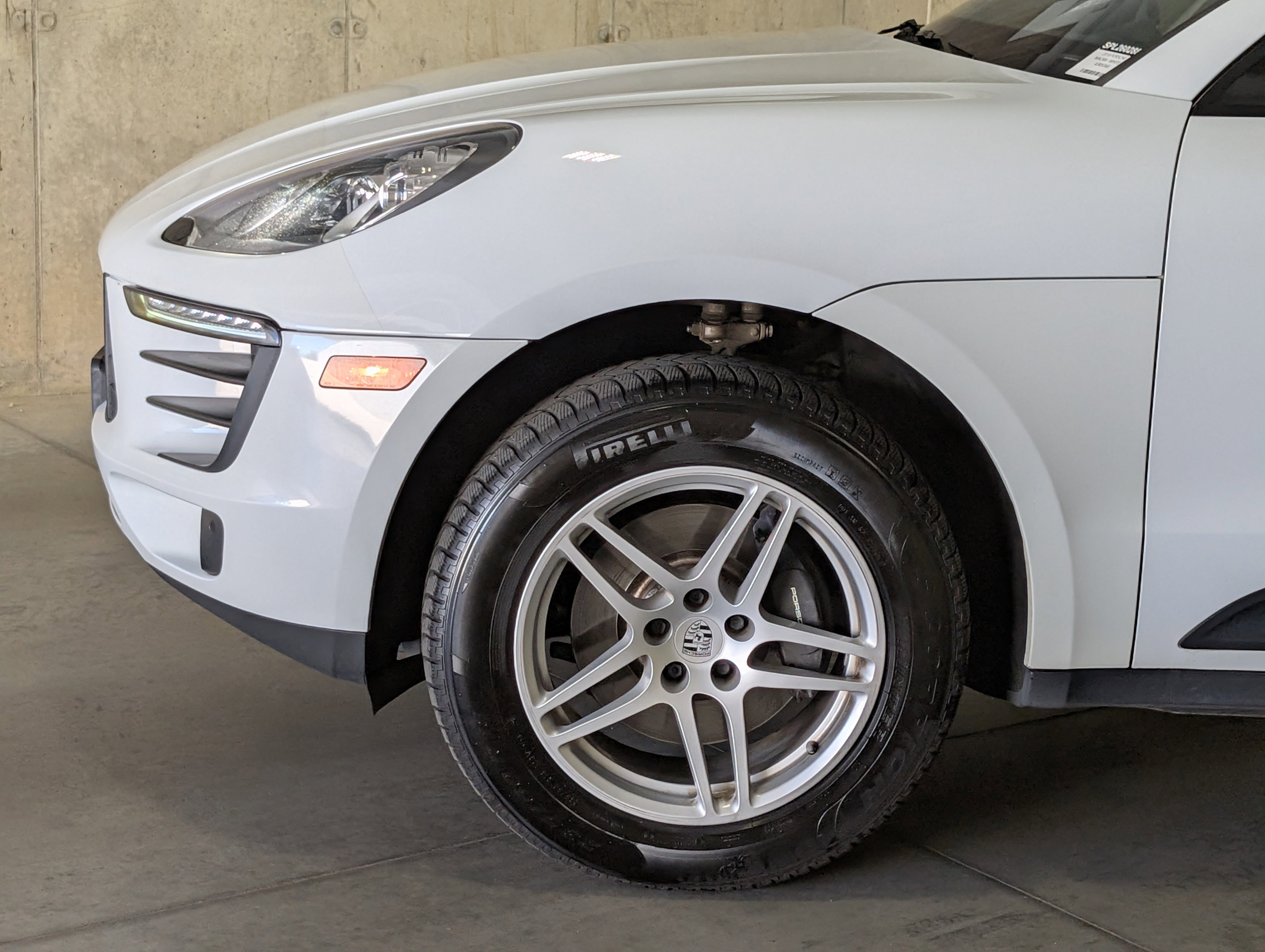 Certified 2018 Porsche Macan AWD/4WD image 14