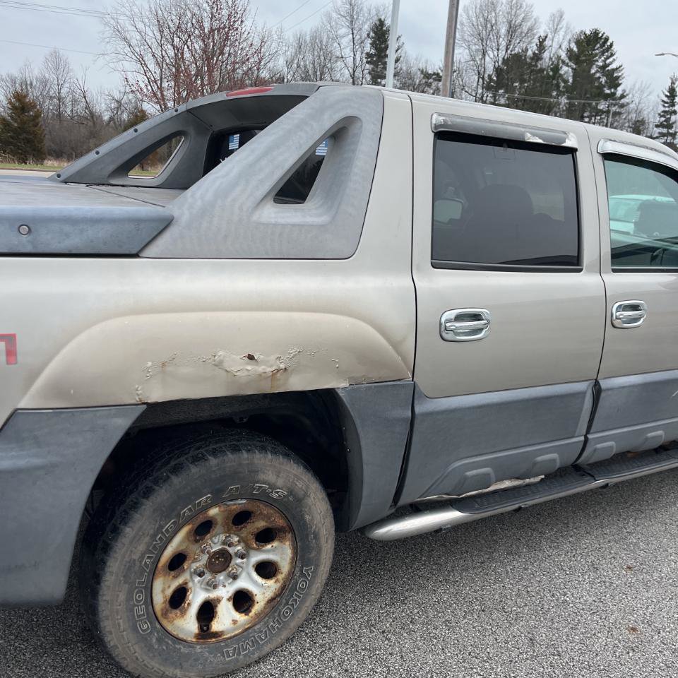 Used 2003 Chevrolet Avalanche 4x4 w/ Suspension Package, Off-Road image 6