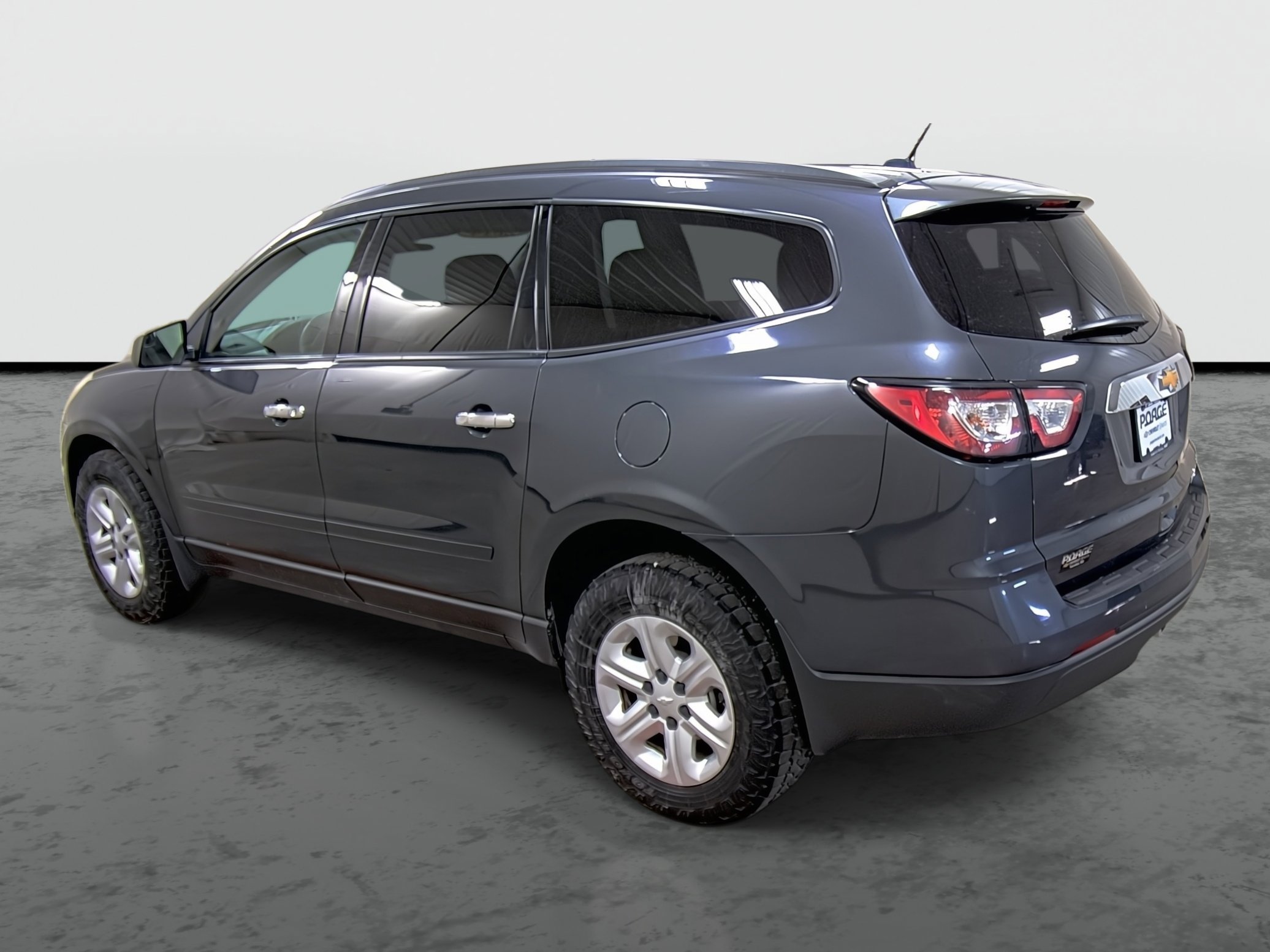 Used 2014 Chevrolet Traverse LS FWD image 2