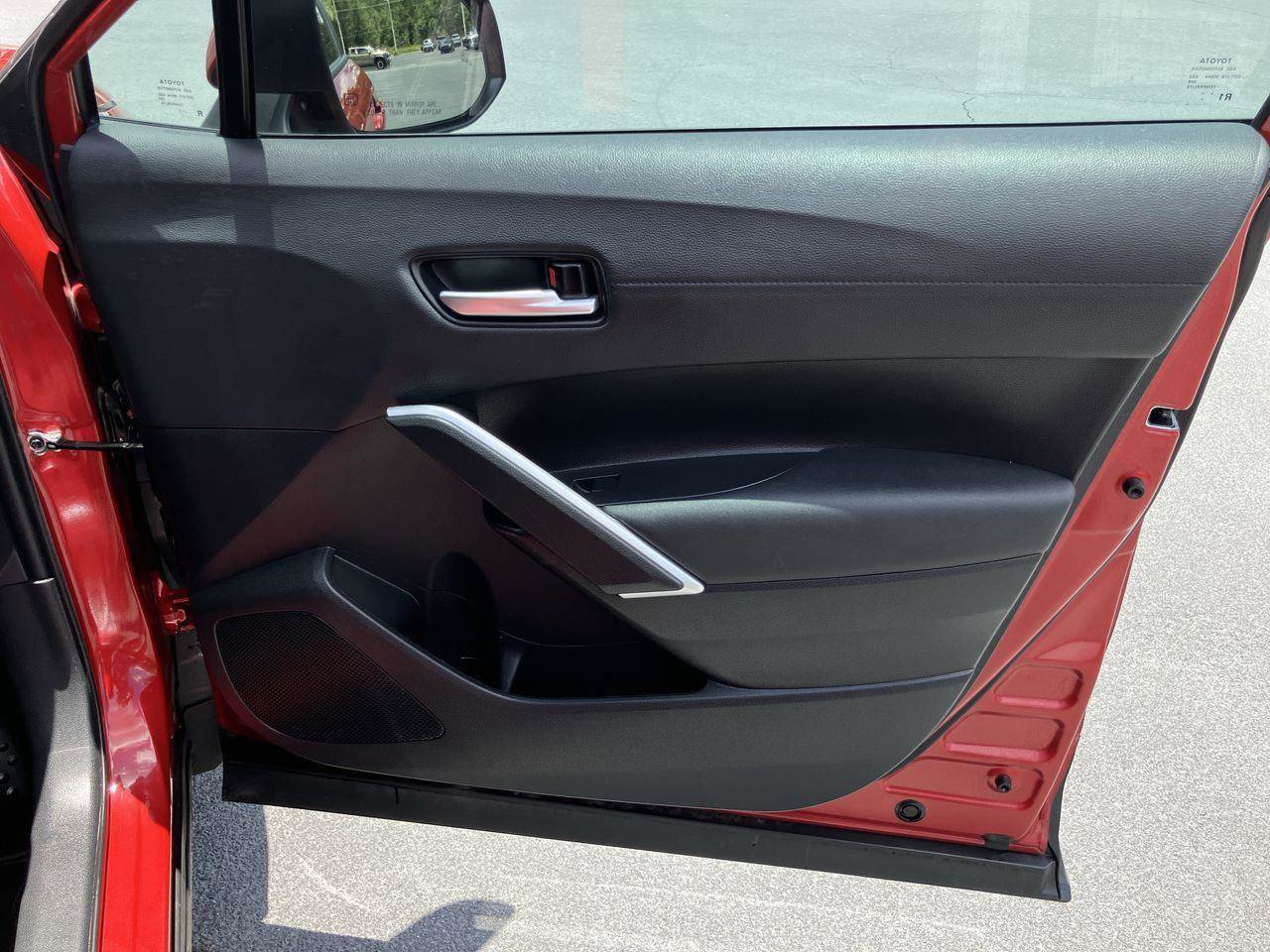 Used 2023 Toyota Corolla Cross XLE image 32