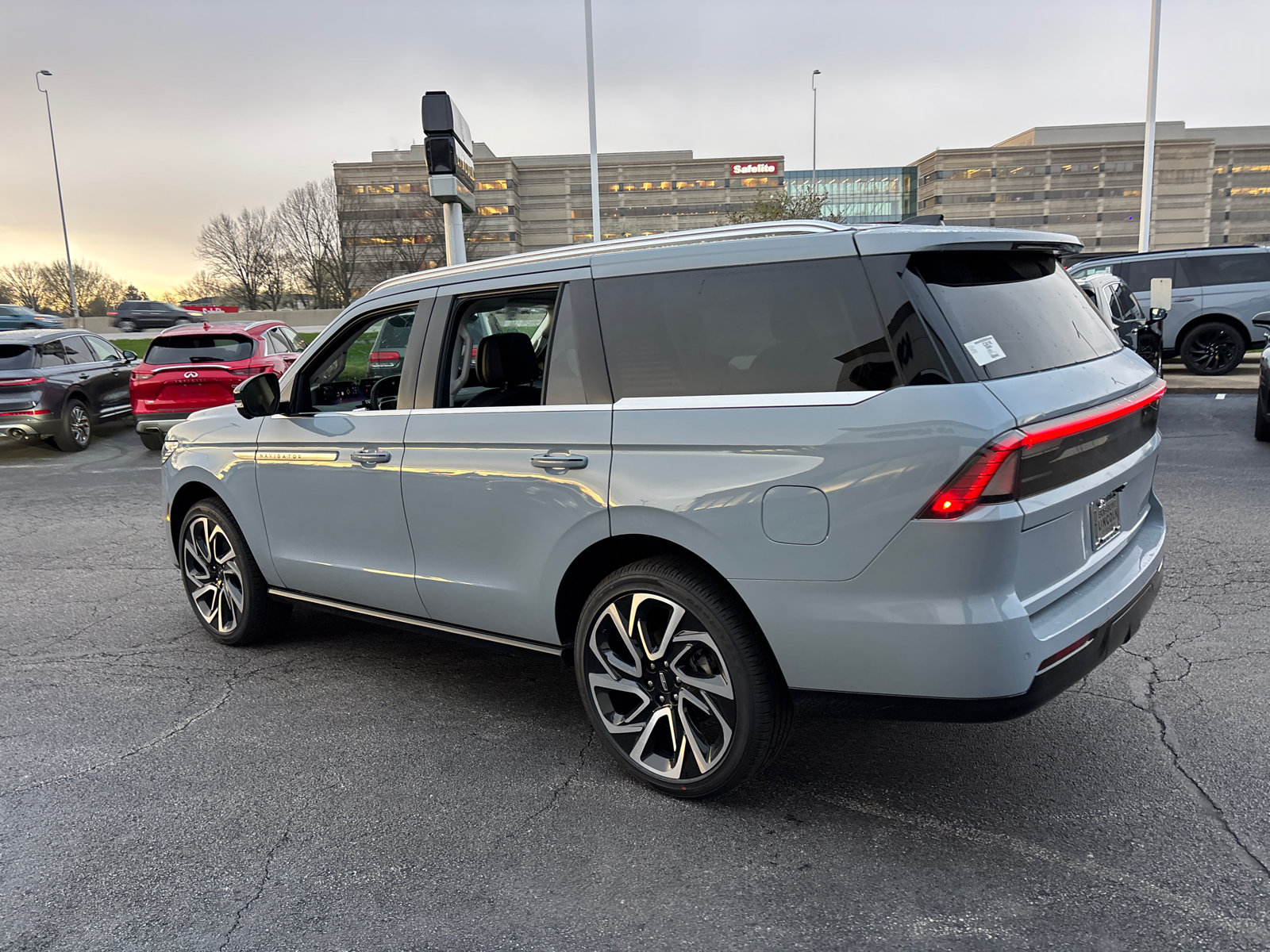 New 2026 Lincoln Navigator Reserve AWD/4WD image 5