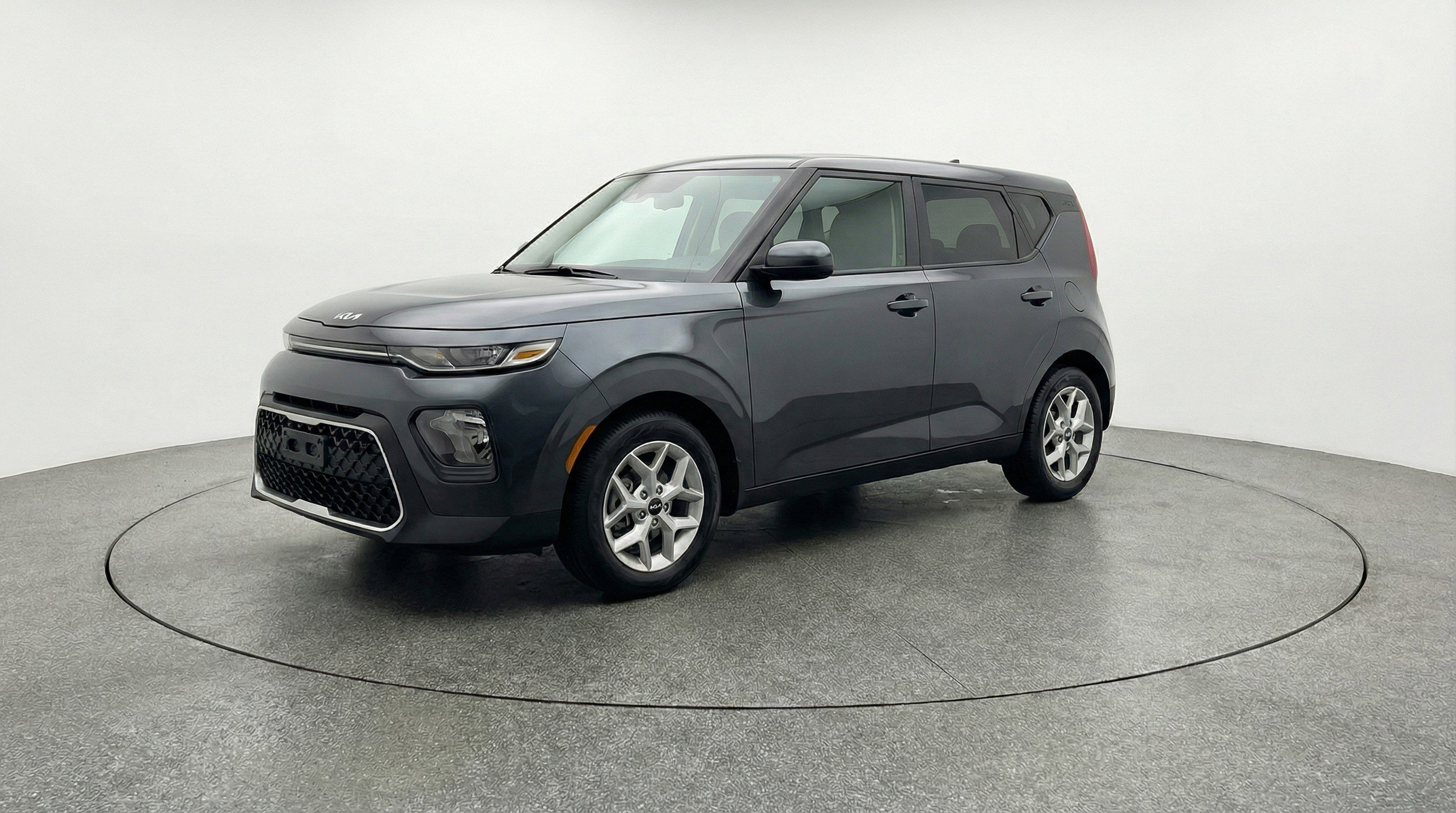 Used 2025 Kia Soul LX w/ LX Technology Package image 3