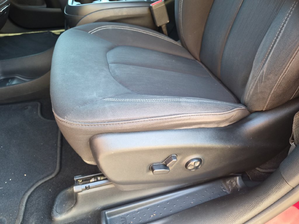 Used 2018 Chrysler Pacifica Touring Plus w/ S Appearance Package FWD image 13