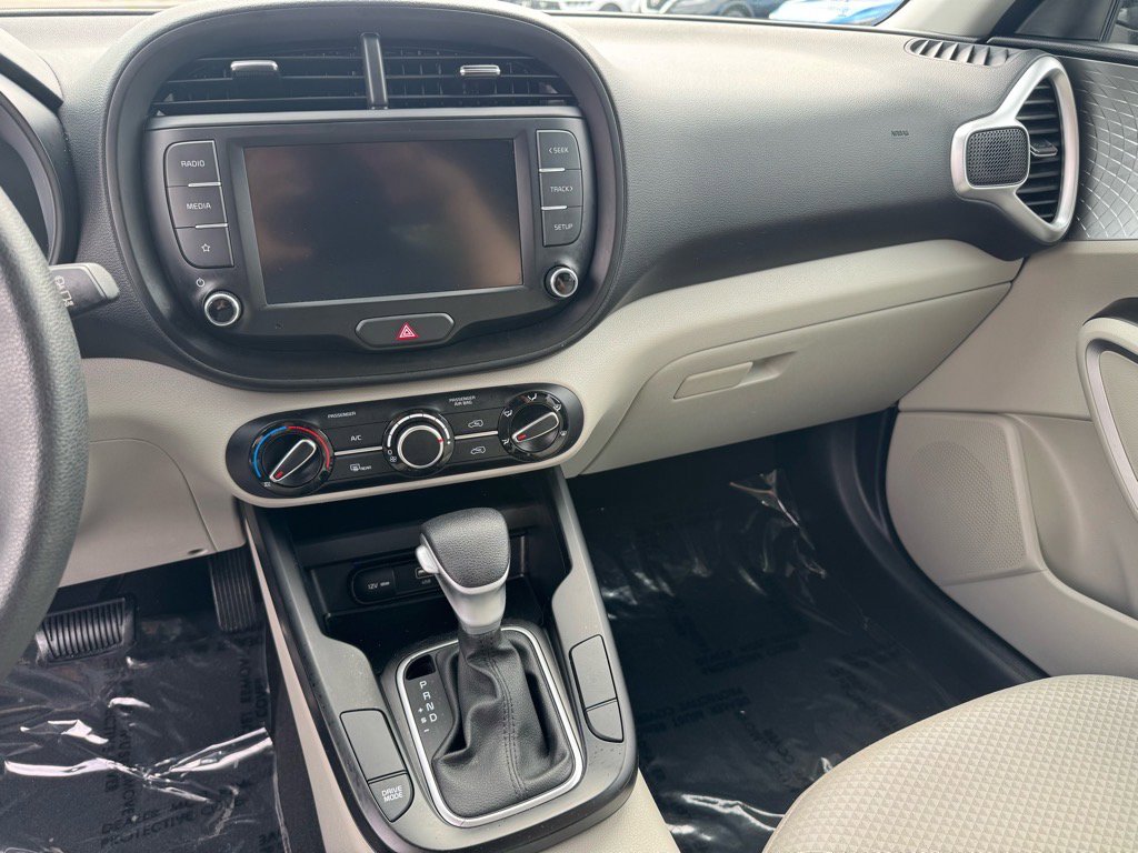 Used 2023 Kia Soul LX w/ LX Technology Package image 21