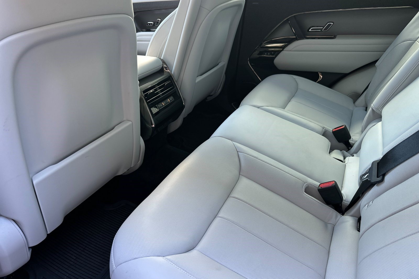 Used 2024 Land Rover Range Rover Sport SE AWD/4WD image 27